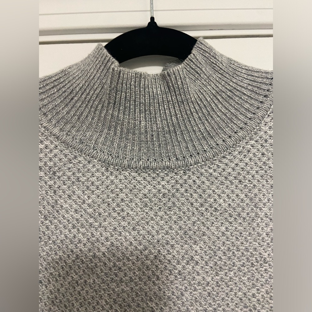 J. McLaughlin Women’s Medium Light Gray Turtleneck Knit Sweater - Picture 2 of 5